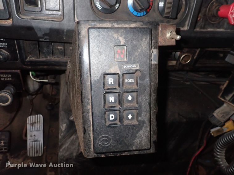 image for item DQ5044 2001 International 4900  dump truck