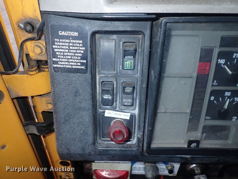 image for item DQ5044 2001 International 4900  dump truck