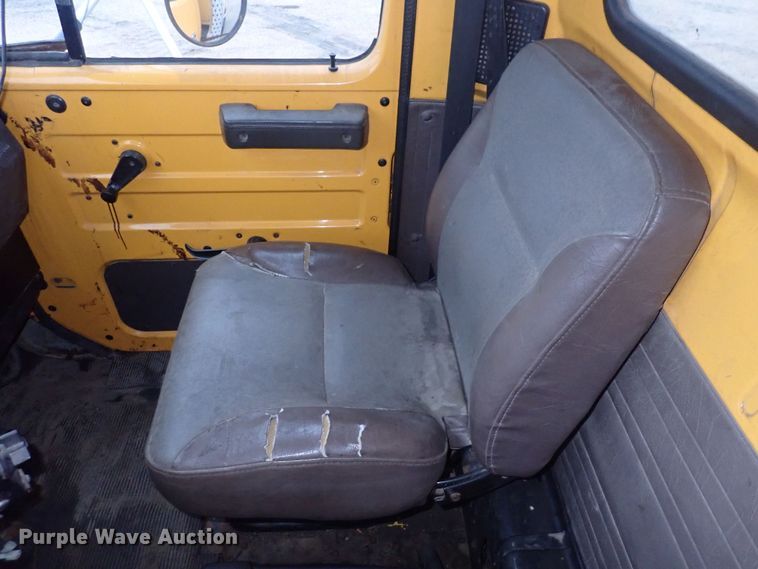 image for item DQ5044 2001 International 4900  dump truck