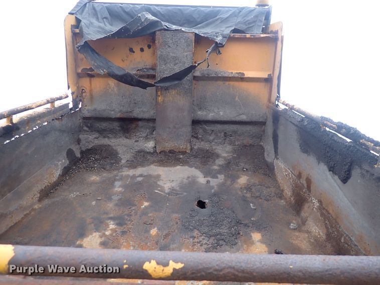 image for item DQ5044 2001 International 4900  dump truck