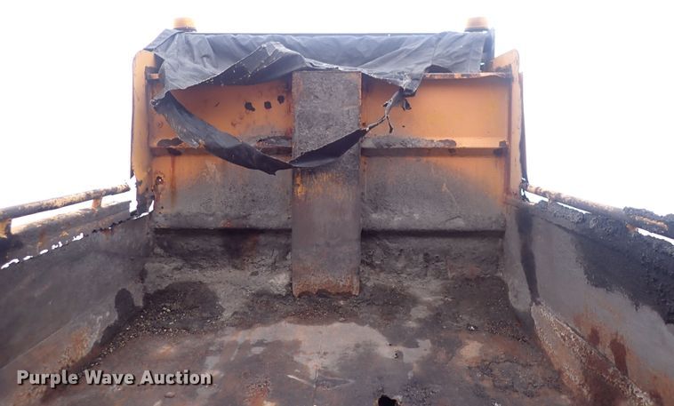 image for item DQ5044 2001 International 4900  dump truck