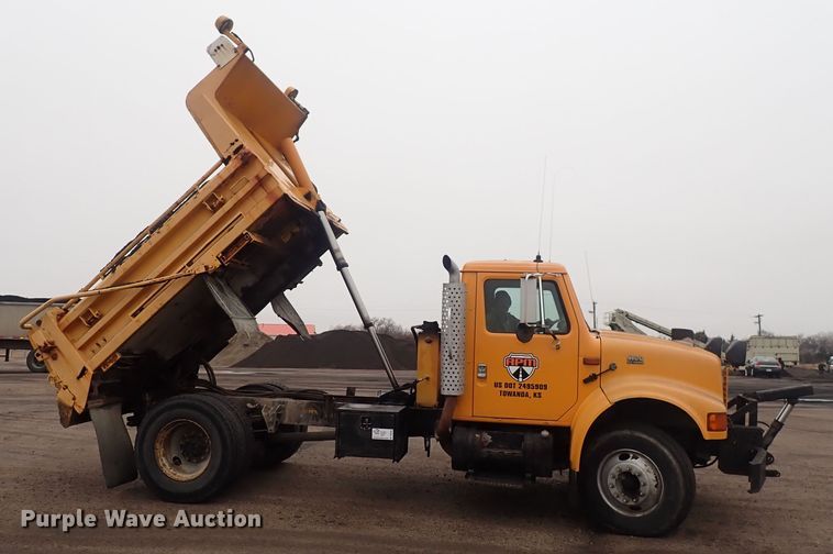 image for item DQ5044 2001 International 4900  dump truck
