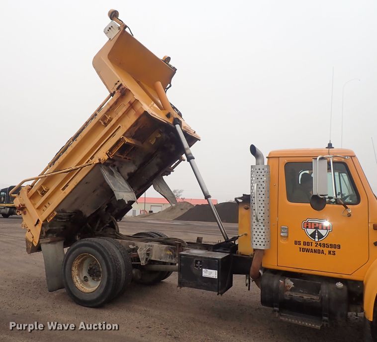 image for item DQ5044 2001 International 4900  dump truck