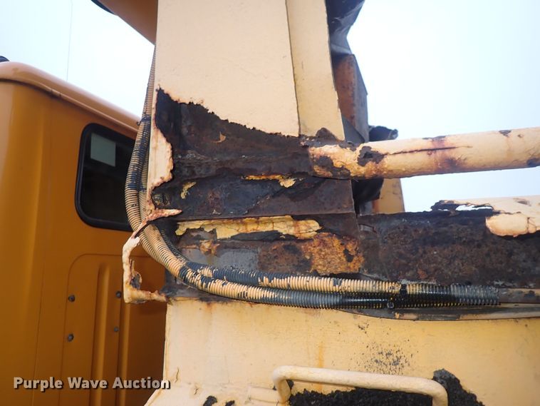 image for item DQ5044 2001 International 4900  dump truck