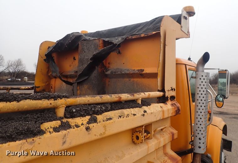 image for item DQ5044 2001 International 4900  dump truck