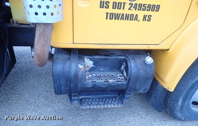 image for item DQ5044 2001 International 4900  dump truck