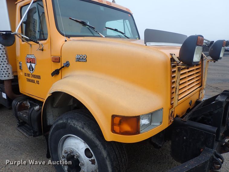 image for item DQ5044 2001 International 4900  dump truck