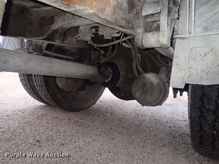 image for item DQ5044 2001 International 4900  dump truck