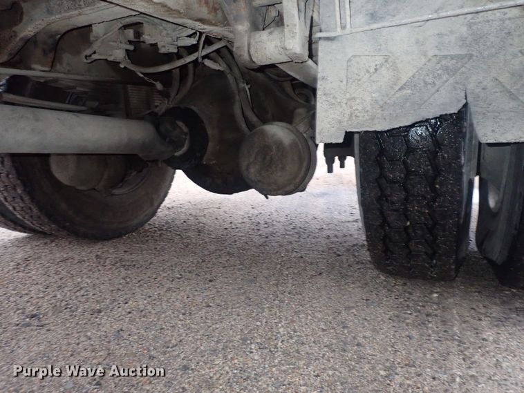 image for item DQ5044 2001 International 4900  dump truck