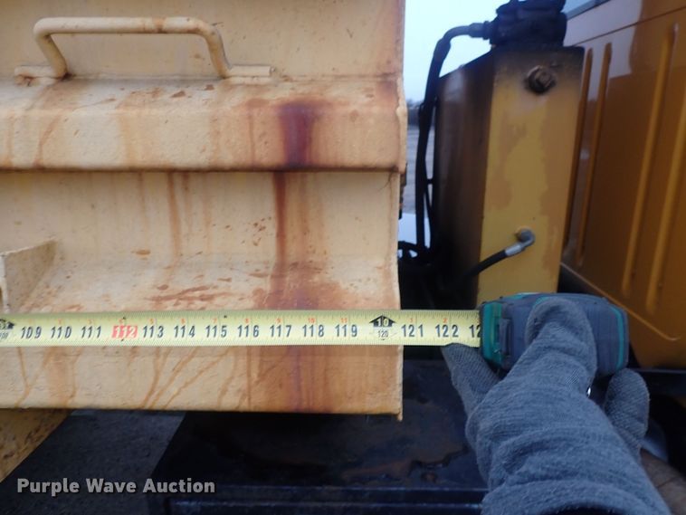 image for item DQ5044 2001 International 4900  dump truck