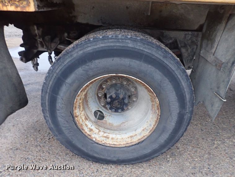 image for item DQ5044 2001 International 4900  dump truck