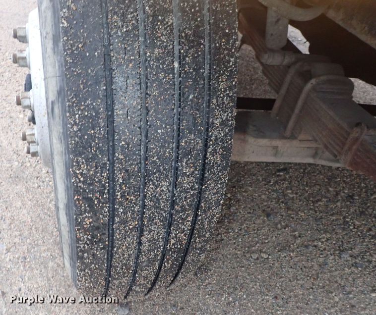 image for item DQ5044 2001 International 4900  dump truck