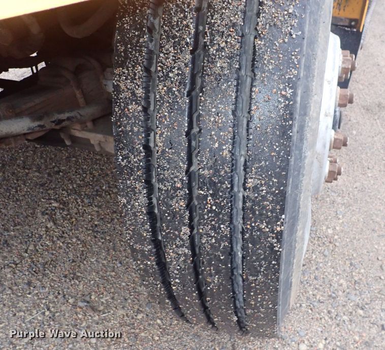 image for item DQ5044 2001 International 4900  dump truck