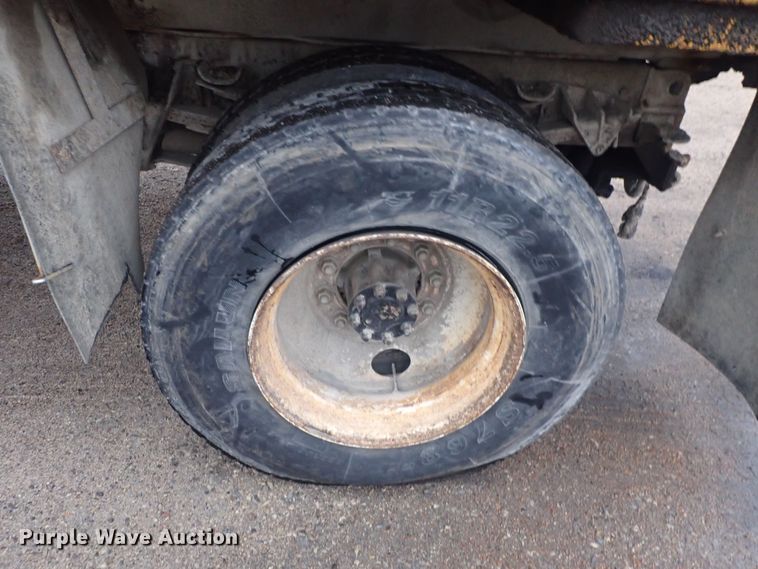 image for item DQ5044 2001 International 4900  dump truck