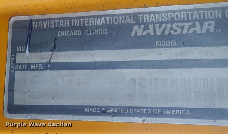 image for item DQ5044 2001 International 4900  dump truck