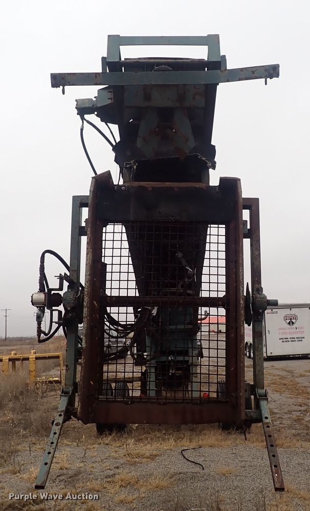 image for item DQ5047 Powerscreen MK2  screening plant