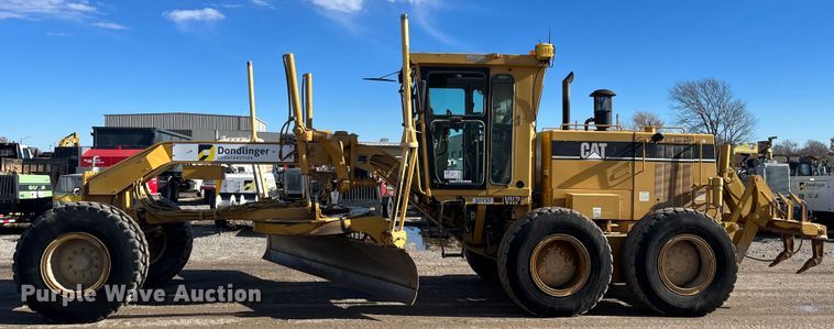 image for item DQ5057 2001 Caterpillar 160H  motor grader