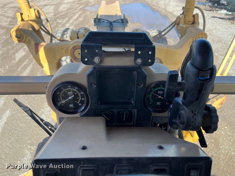 image for item DQ5057 2001 Caterpillar 160H  motor grader