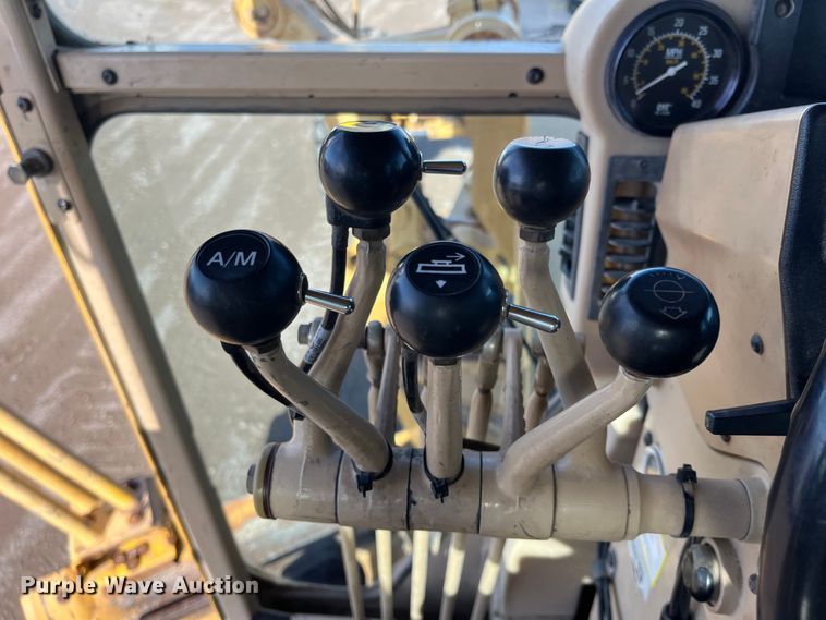 image for item DQ5057 2001 Caterpillar 160H  motor grader