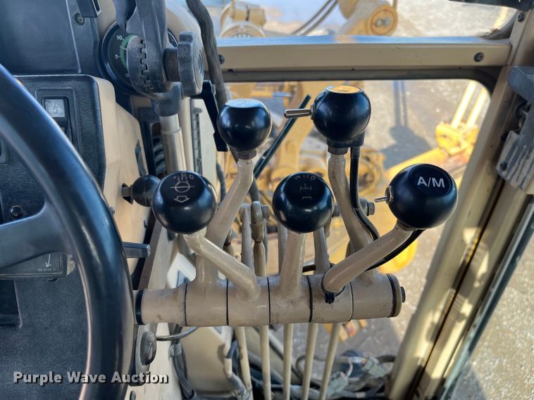 image for item DQ5057 2001 Caterpillar 160H  motor grader