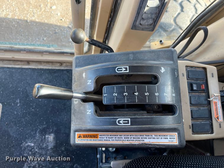 image for item DQ5057 2001 Caterpillar 160H  motor grader