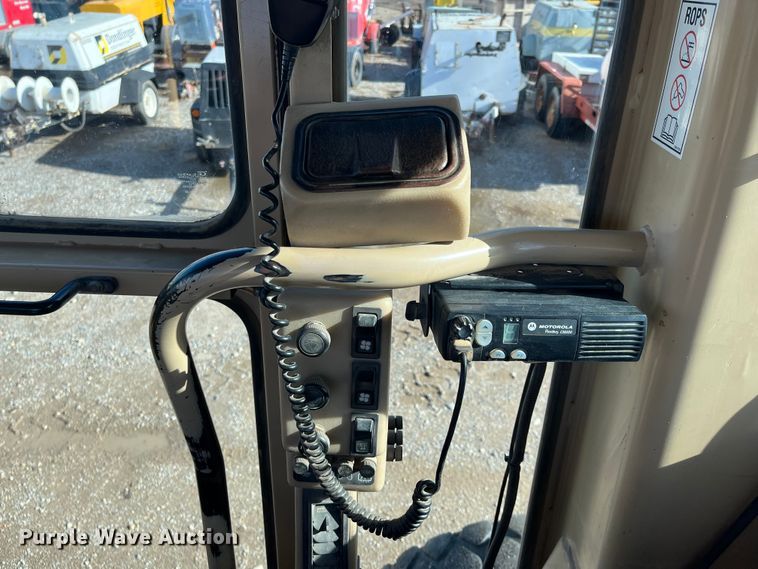 image for item DQ5057 2001 Caterpillar 160H  motor grader