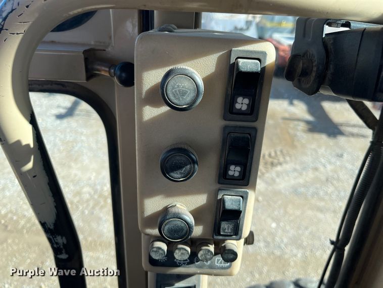 image for item DQ5057 2001 Caterpillar 160H  motor grader