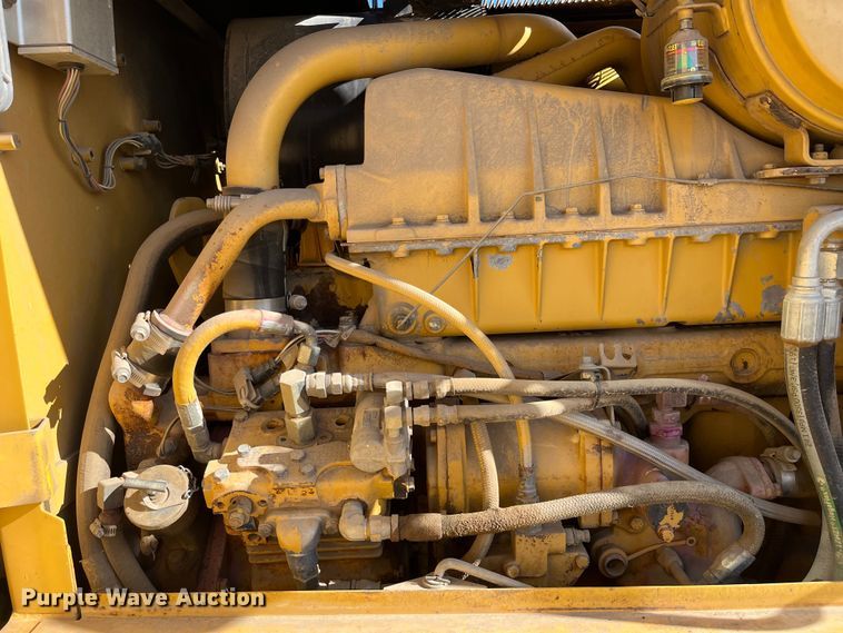 image for item DQ5057 2001 Caterpillar 160H  motor grader