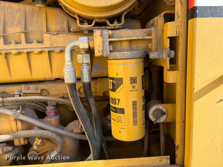 image for item DQ5057 2001 Caterpillar 160H  motor grader