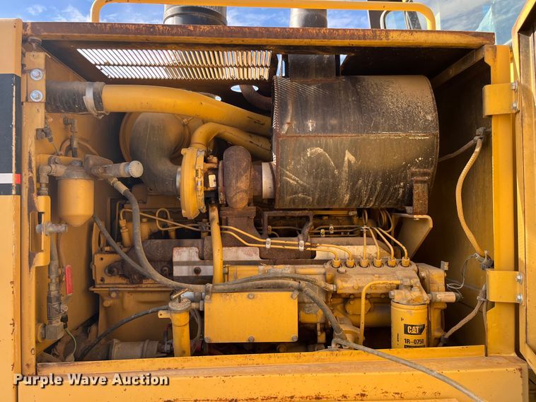 image for item DQ5057 2001 Caterpillar 160H  motor grader