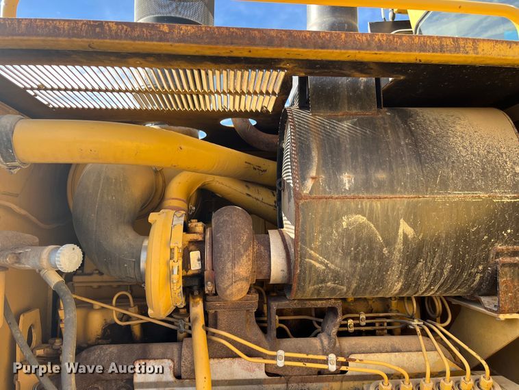 image for item DQ5057 2001 Caterpillar 160H  motor grader