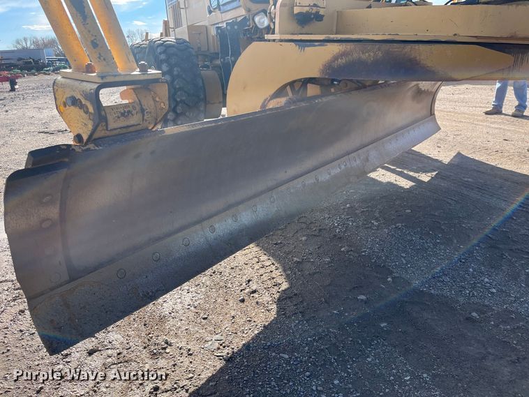 image for item DQ5057 2001 Caterpillar 160H  motor grader