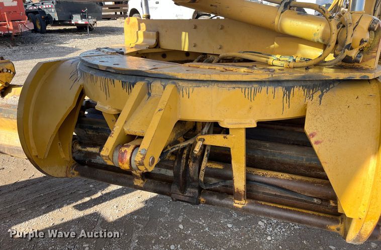 image for item DQ5057 2001 Caterpillar 160H  motor grader