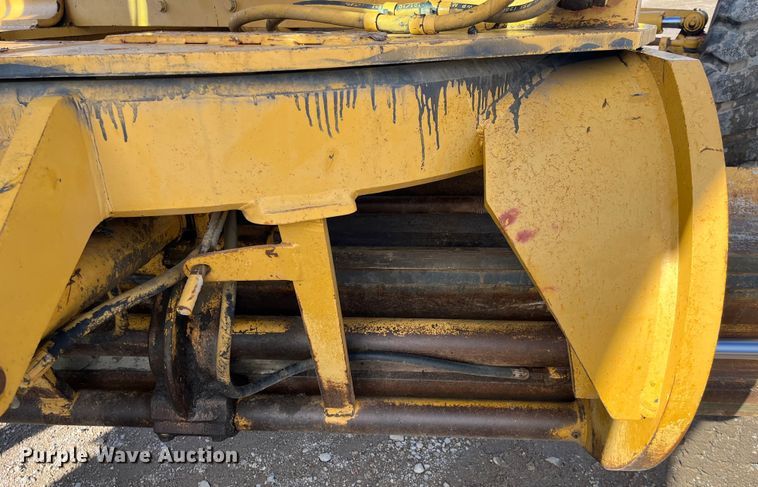 image for item DQ5057 2001 Caterpillar 160H  motor grader