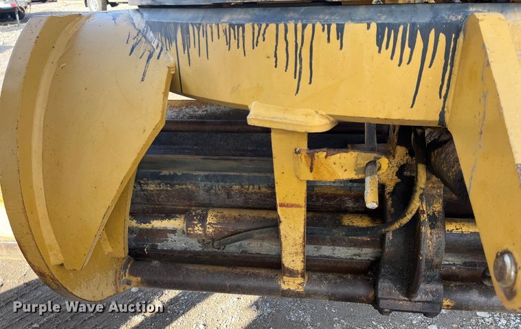 image for item DQ5057 2001 Caterpillar 160H  motor grader