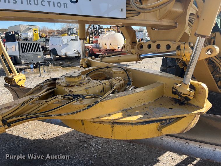 image for item DQ5057 2001 Caterpillar 160H  motor grader