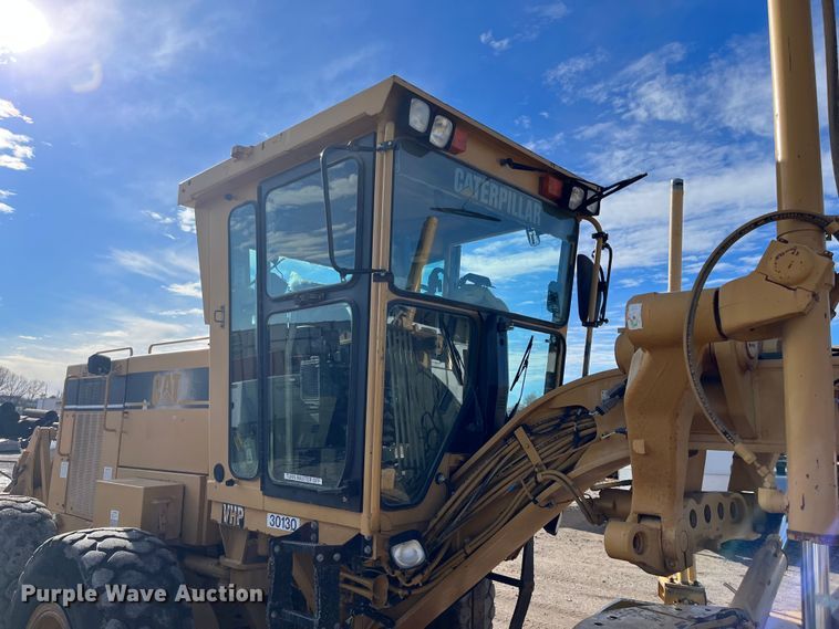 image for item DQ5057 2001 Caterpillar 160H  motor grader