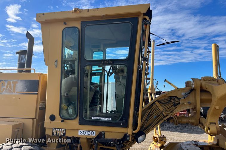 image for item DQ5057 2001 Caterpillar 160H  motor grader