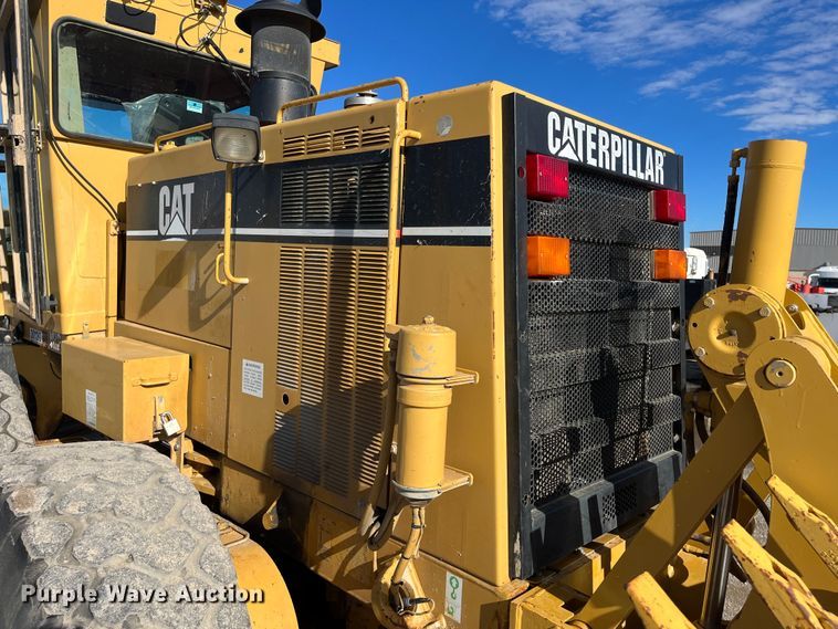 image for item DQ5057 2001 Caterpillar 160H  motor grader