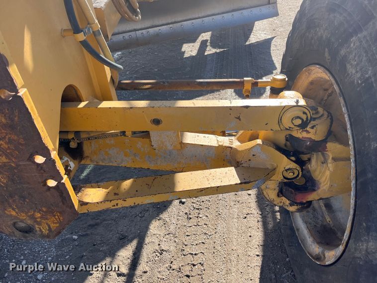 image for item DQ5057 2001 Caterpillar 160H  motor grader