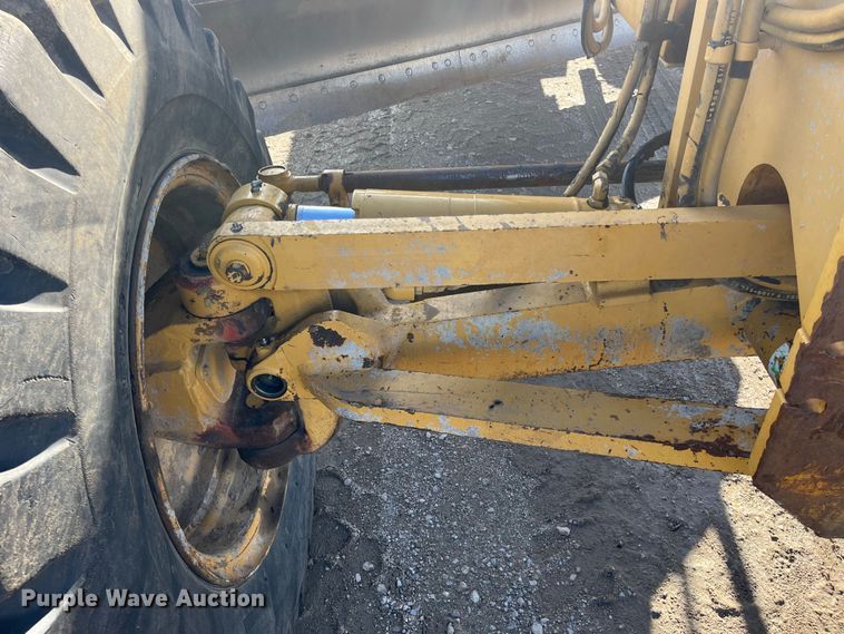 image for item DQ5057 2001 Caterpillar 160H  motor grader