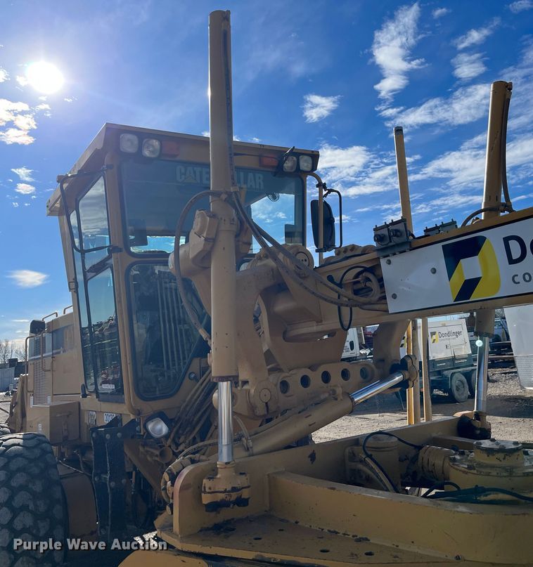 image for item DQ5057 2001 Caterpillar 160H  motor grader