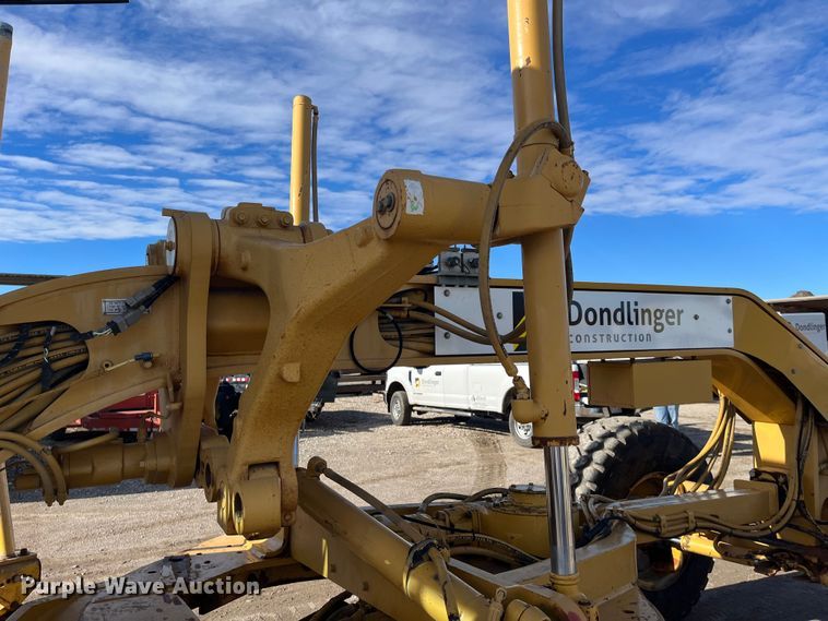 image for item DQ5057 2001 Caterpillar 160H  motor grader