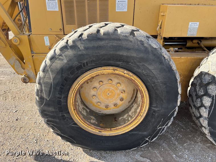 image for item DQ5057 2001 Caterpillar 160H  motor grader