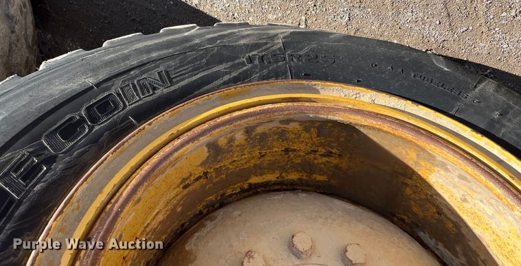 image for item DQ5057 2001 Caterpillar 160H  motor grader