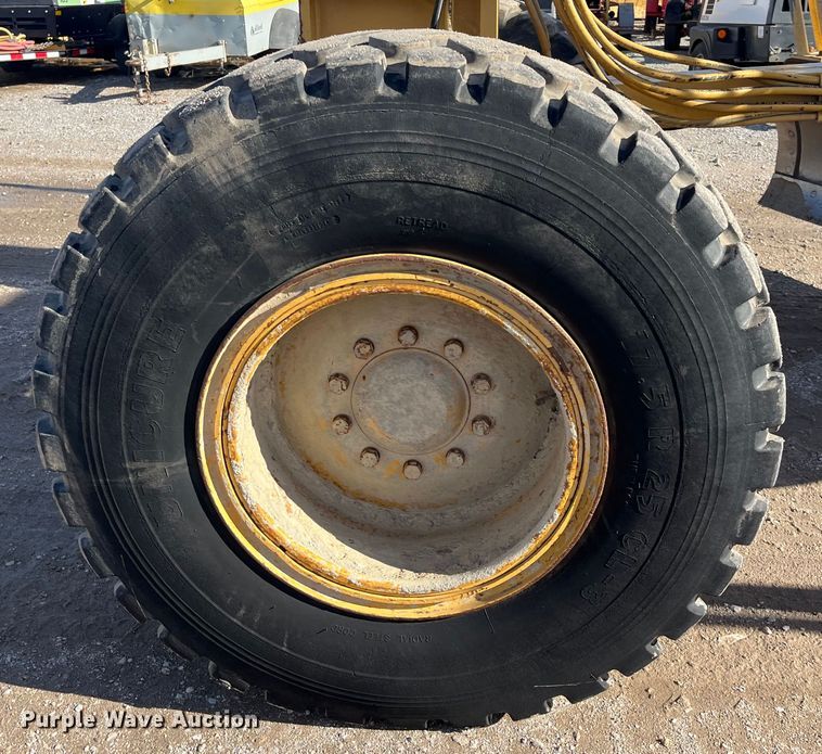 image for item DQ5057 2001 Caterpillar 160H  motor grader