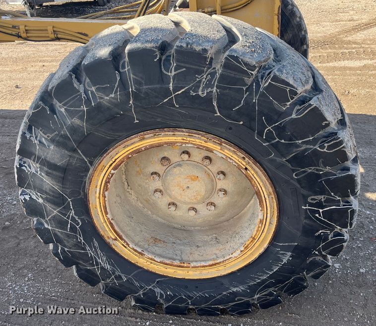 image for item DQ5057 2001 Caterpillar 160H  motor grader