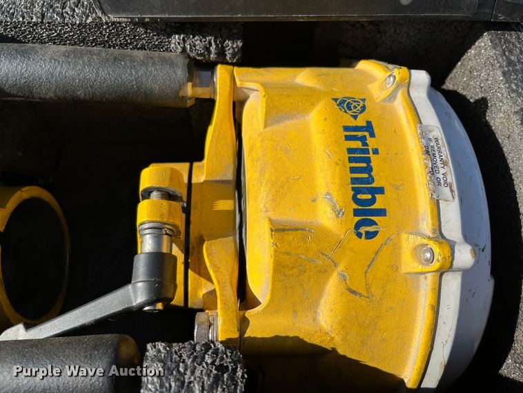 image for item DQ5057 2001 Caterpillar 160H  motor grader