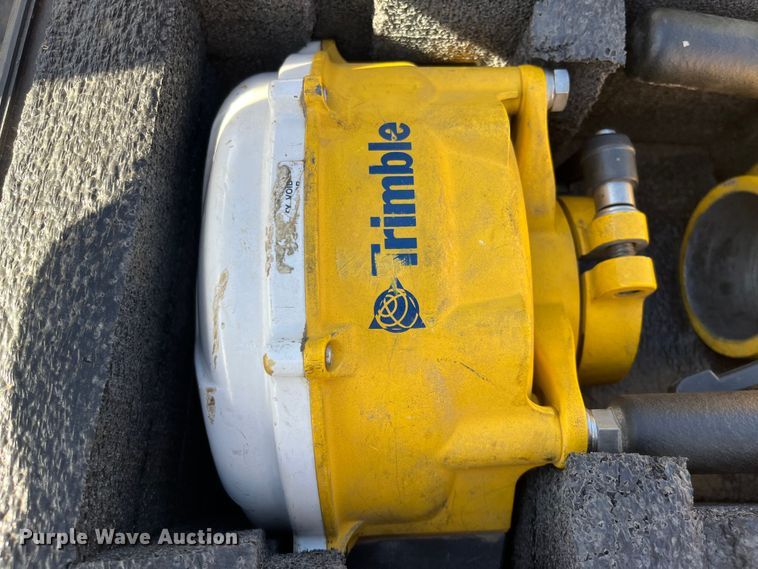 image for item DQ5057 2001 Caterpillar 160H  motor grader