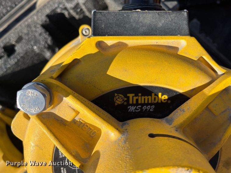 image for item DQ5057 2001 Caterpillar 160H  motor grader